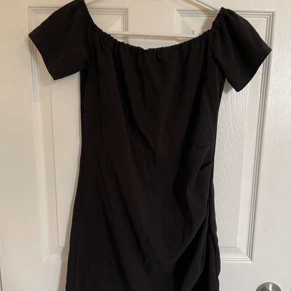Buy 2 get 1- Black off the shoulder dress - Picture 1 of 2